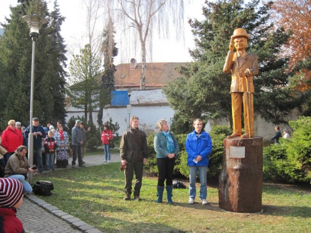 Odhalení sochy Pana Tau na náměstí v Třešti, 11.11.2011